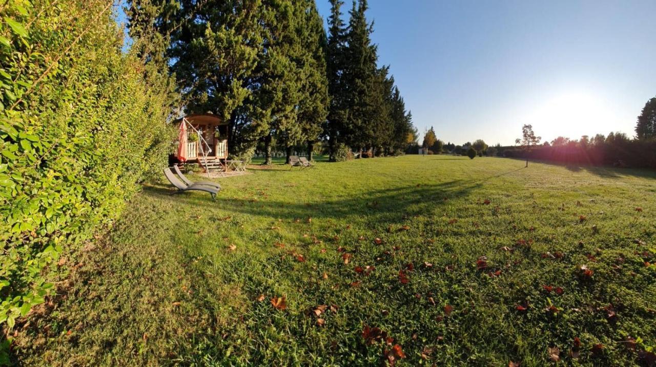 Roulotte Du Soleil - Mas Du Soleil Villa Eyragues Exteriör bild