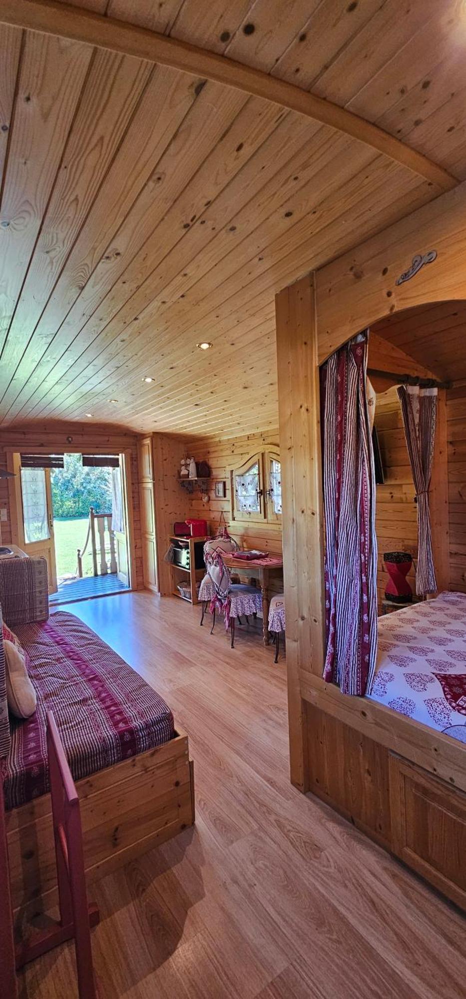 Roulotte Du Soleil - Mas Du Soleil Villa Eyragues Exteriör bild